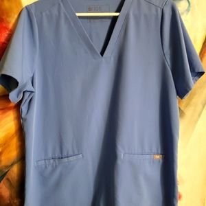 Figs Casma Scrub top